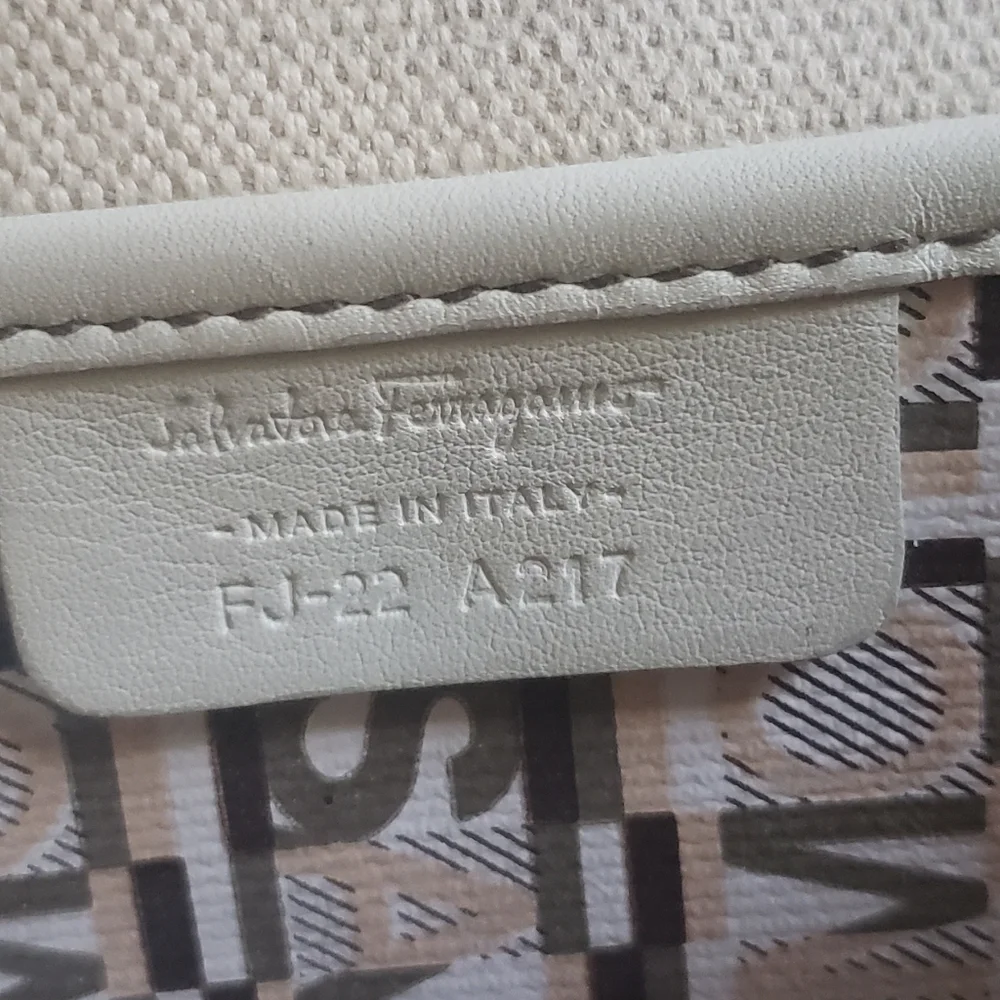 Salvatore Ferragamo Gancini Monogram Logo Shoulder Bag Purse with COA Y2K - Picture 5 of 14